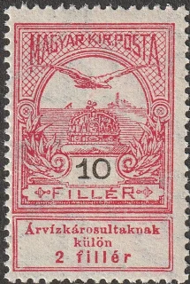 Turulmadár Szent István koronája felett