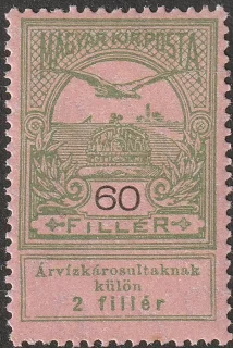 Turulmadár Szent István koronája felett