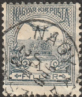 Turul Szent István koronája felett